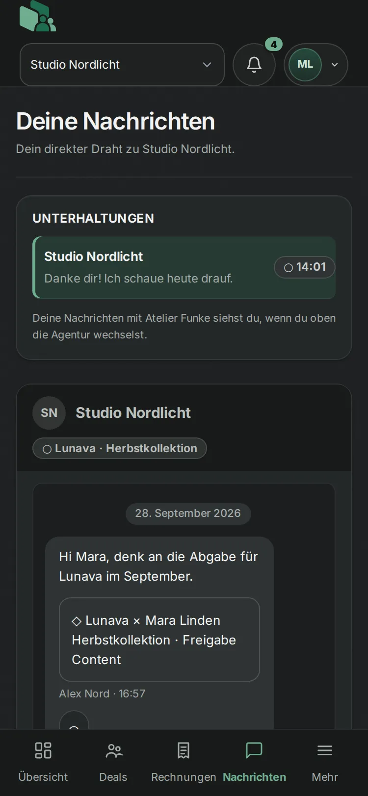 Creator-Portal am Handy: Chat zwischen Creator und Agentur mit Briefing, Abgabe und Freigabe.